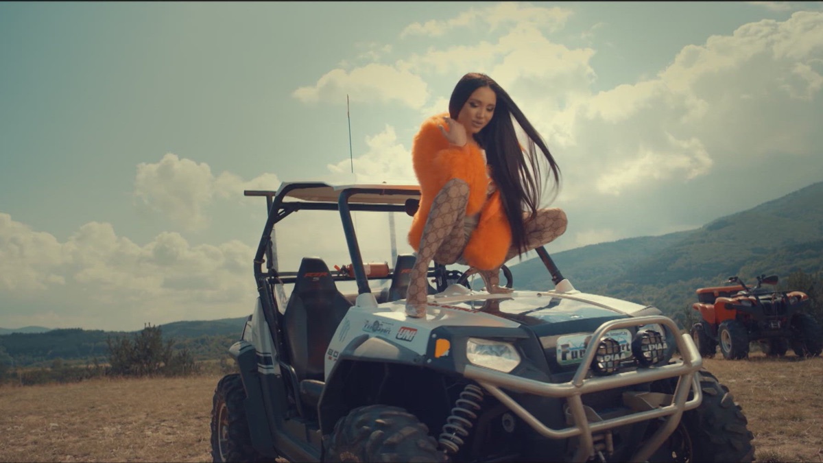 Въртележката - Yanitsa