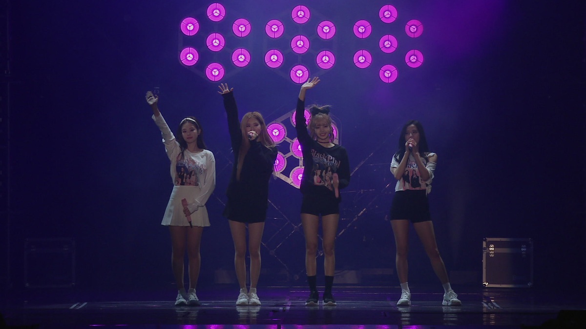 STAY (Live At Olympic Gymnastics Arena / Seoul / 2018) - BLACKPINK