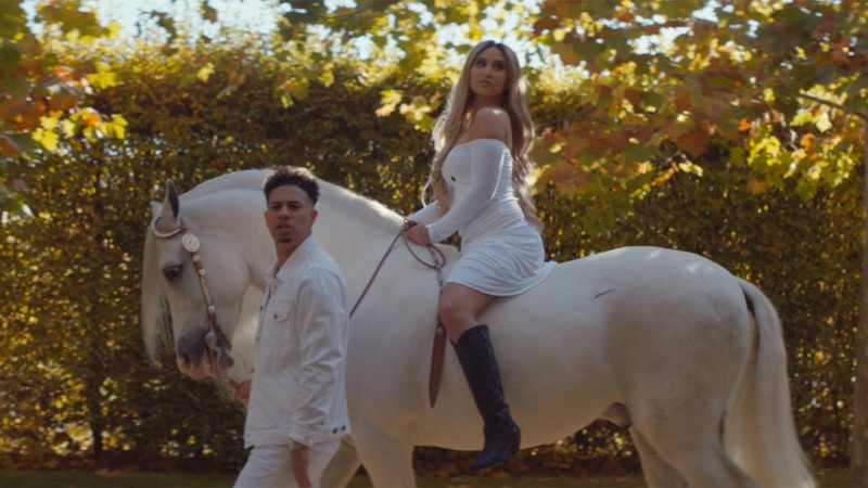 Giddy Up (feat. Ace Fam)