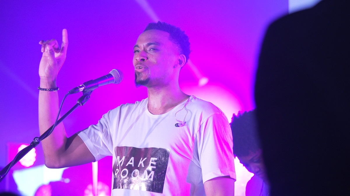 God Is Good (Live) - Music Video by Jonathan McReynolds - Apple Music