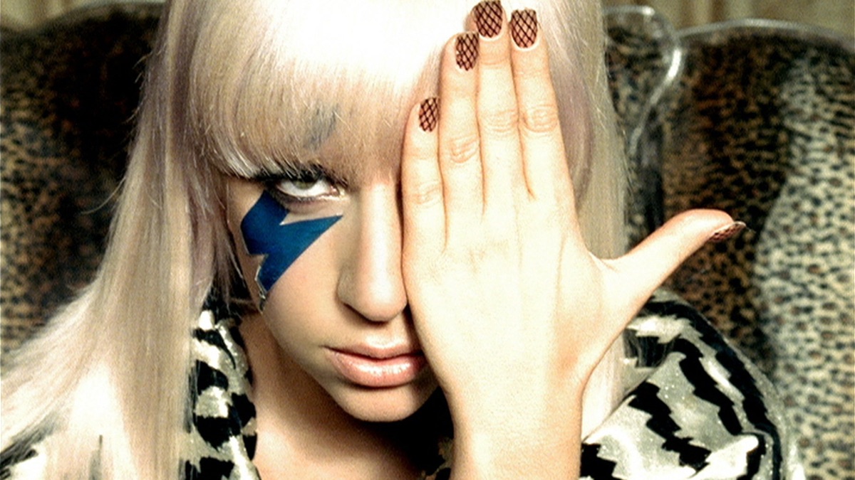 Just Dance - Lady Gaga & Colby O'Donis
