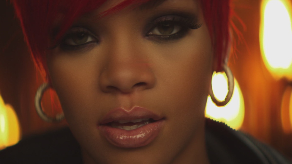 Love the Way You Lie (feat. Rihanna) - Rihanna & Eminem