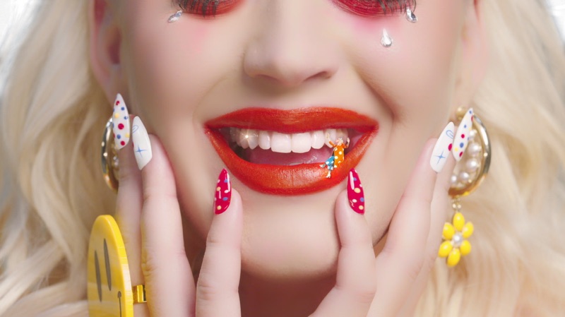 Smile (Performance Video)
