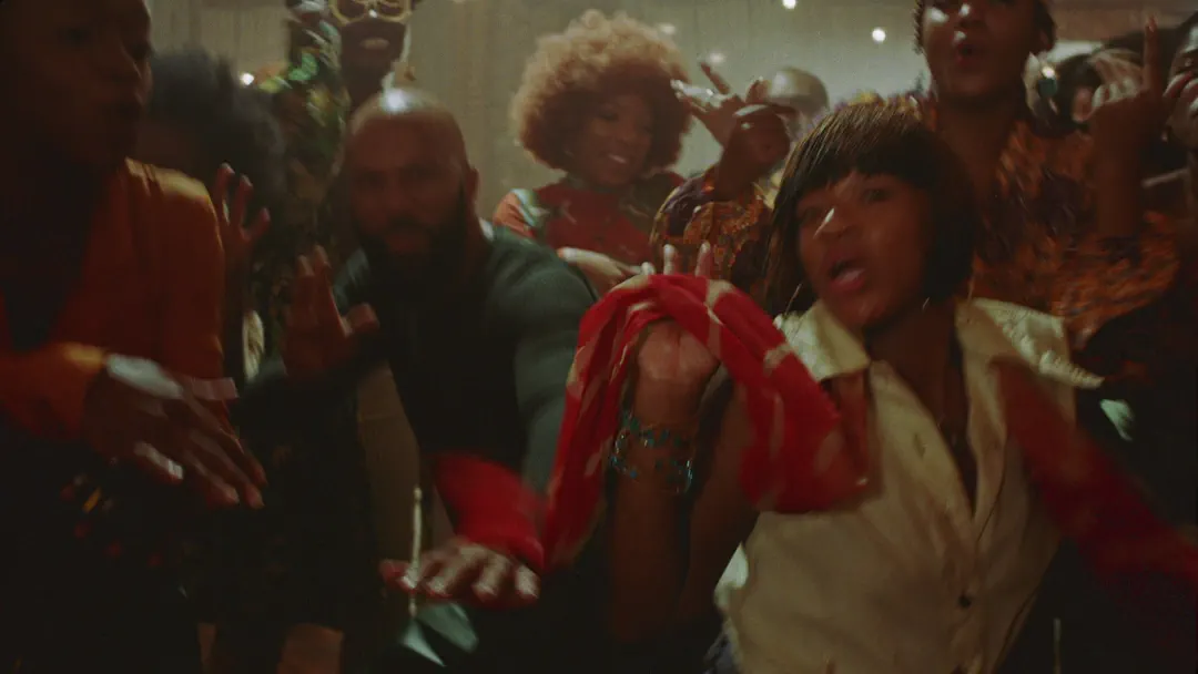 When We Move (feat. Black Thought & Seun Kuti)