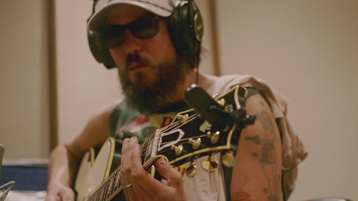 ‎Holiday Road Music Video by Chris Janson Apple Music