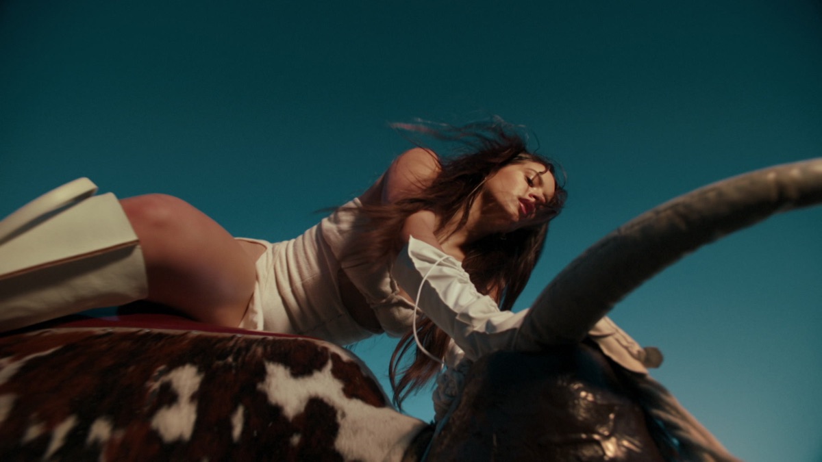 ‎Видеоклип «HENTAI» — ROSALÍA — Apple Music
