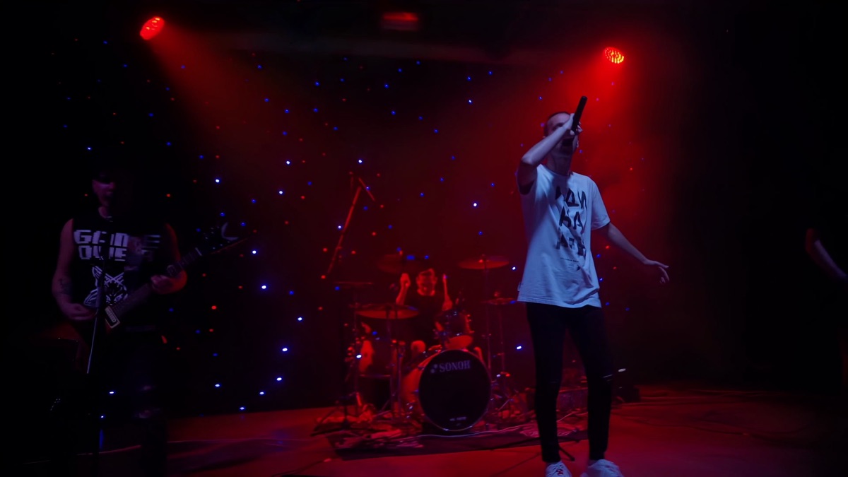 ‎Какают бомжи (Live) - Music Video by Казённый Унитаз - Apple Music