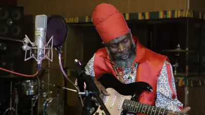 Assista ao videoclipe da música Unstoppable de Capleton & Ffurious