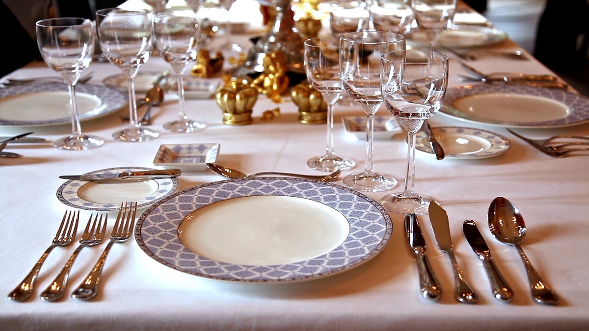 A Butler's Guide to Etiquette: Wine & Dine - Apple TV