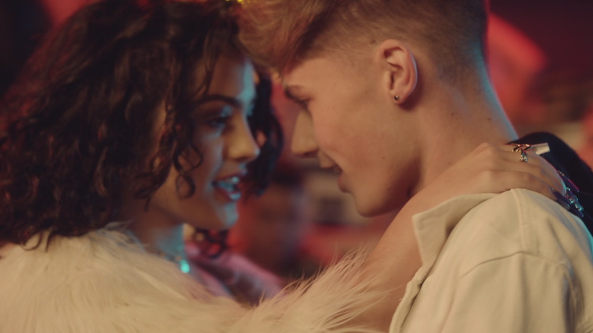 ‎Hasta Luego - HRVY & Malú Trevejoのミュージックビデオ - Apple Music