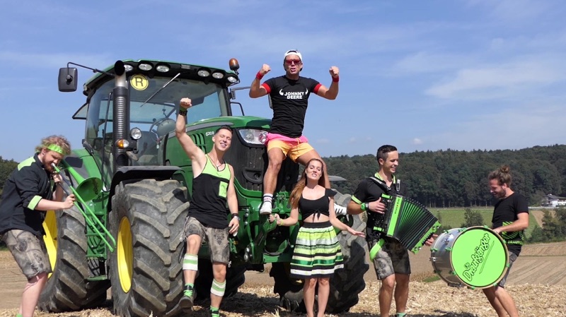 Johnny Deere (feat. Lorenz Büffel)