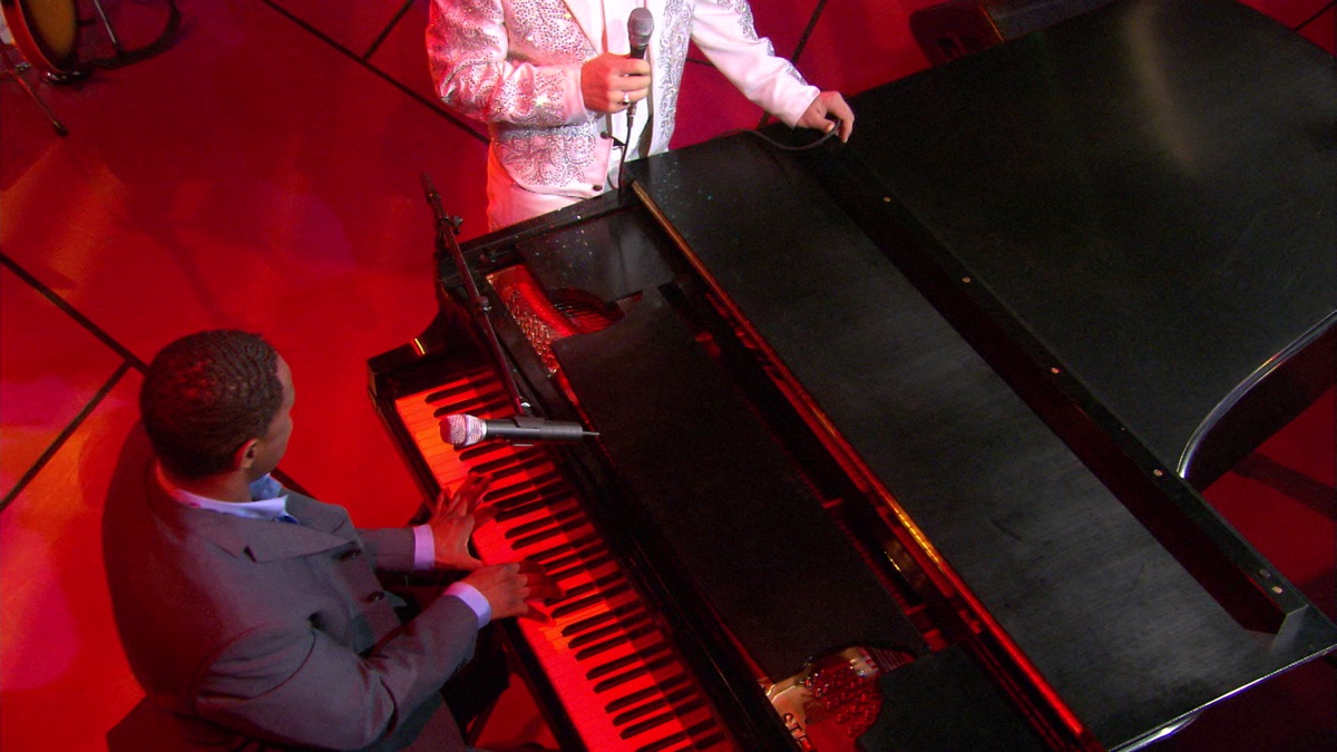 Chris Isaak Christmas Live On Soundstage Apple TV (MY)