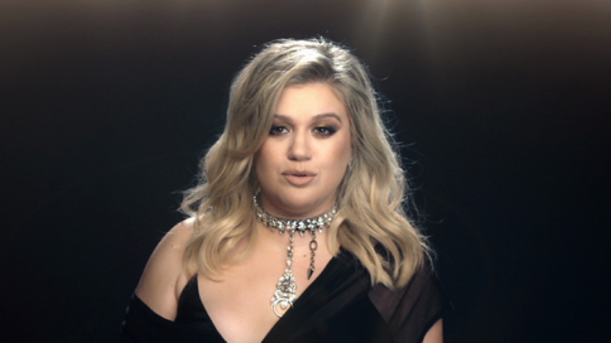 ‎I Don't Think About You - Music Video by Kelly Clarkson - Apple Music