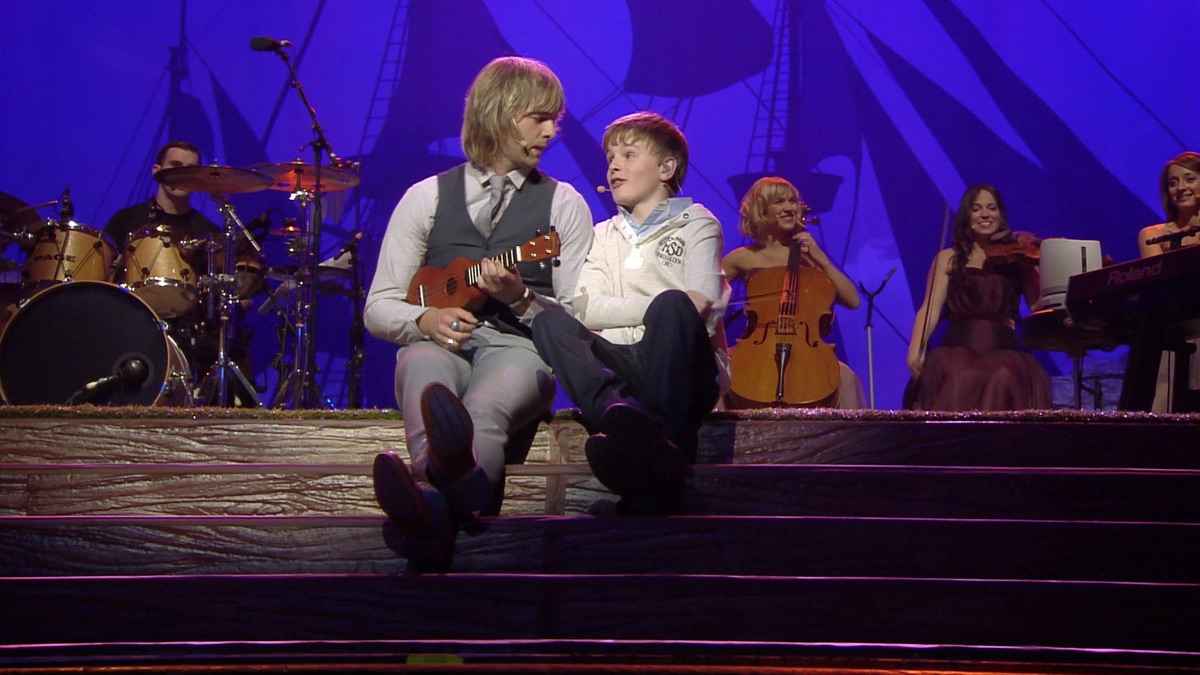 You've Got A Friend In Me (feat. Keith Harkin & Daniel Furlong) [Live From Kansas City / 2011] - Music Video by Celtic Thunder - Apple Music