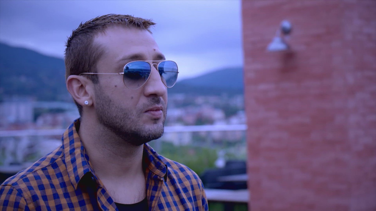 ‎Video musical de “Моето момиче” de Ilian en Apple Music