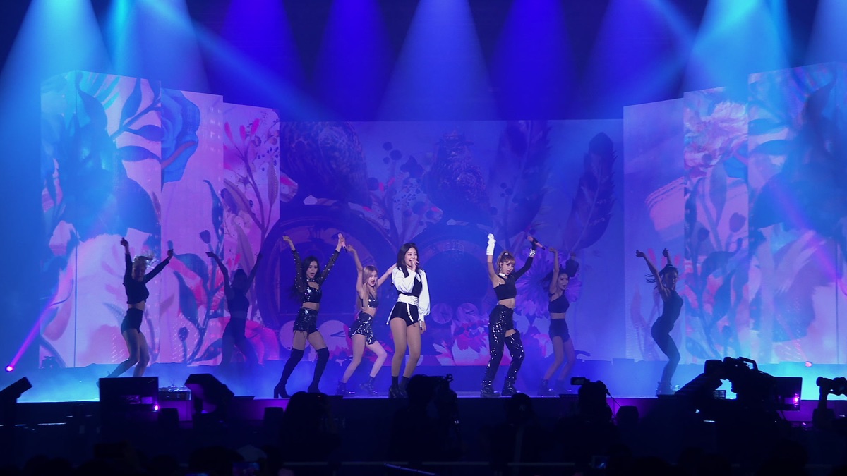 As If It's Your Last (Live At Olympic Gymnastics Arena / Seoul / 2018) - BLACKPINK