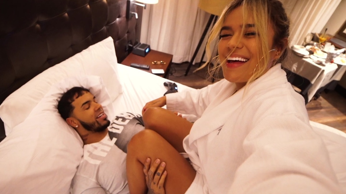 Secreto - Anuel AA & KAROL G