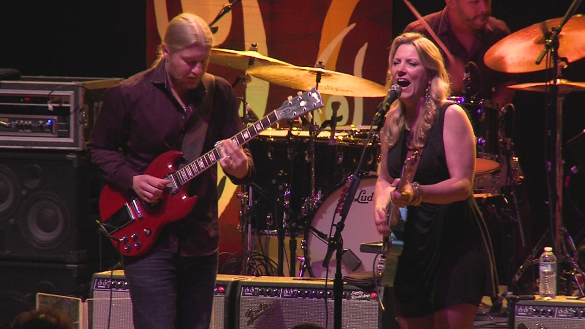 Everybody's Talkin' (Live) - Music Video by Tedeschi Trucks
