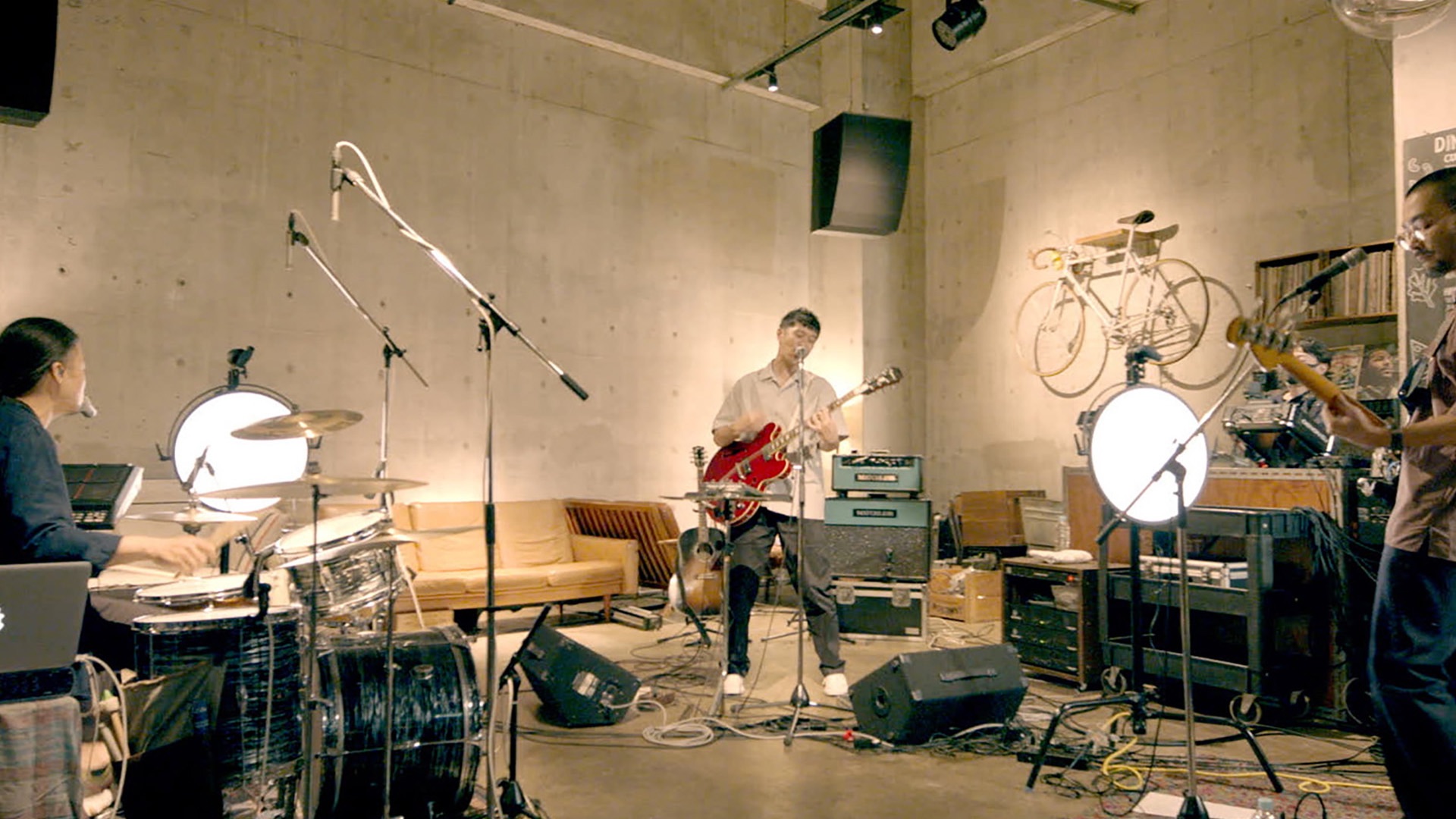 Just a Side of Love (Live at Weekend Garage Tokyo, 2020) - فيديو