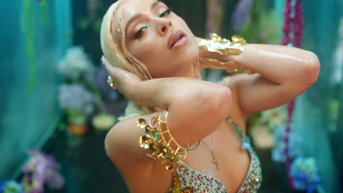 ‎Видеоклип «44» — Bad Gyal & Rema — Apple Music