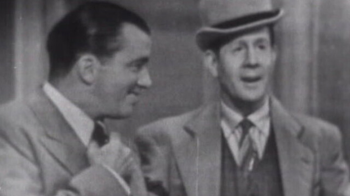‎Ta Ra Ra Boom De Ay (Live On The Ed Sullivan Show, February 13, 1949) - Music Video by Rudy Vallée - Apple Music