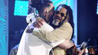 Maneva, Carlinhos Brown — Uma Brasileira