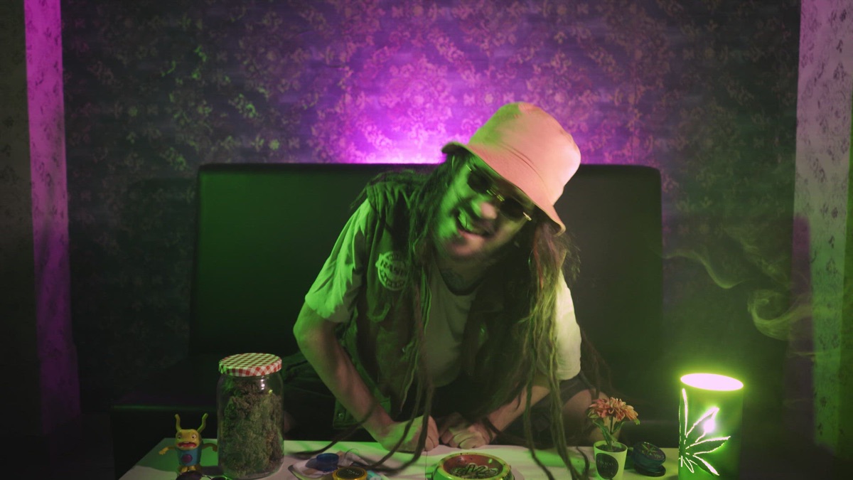 ‎Nananana - Music Video by Mistah Godeh - Apple Music