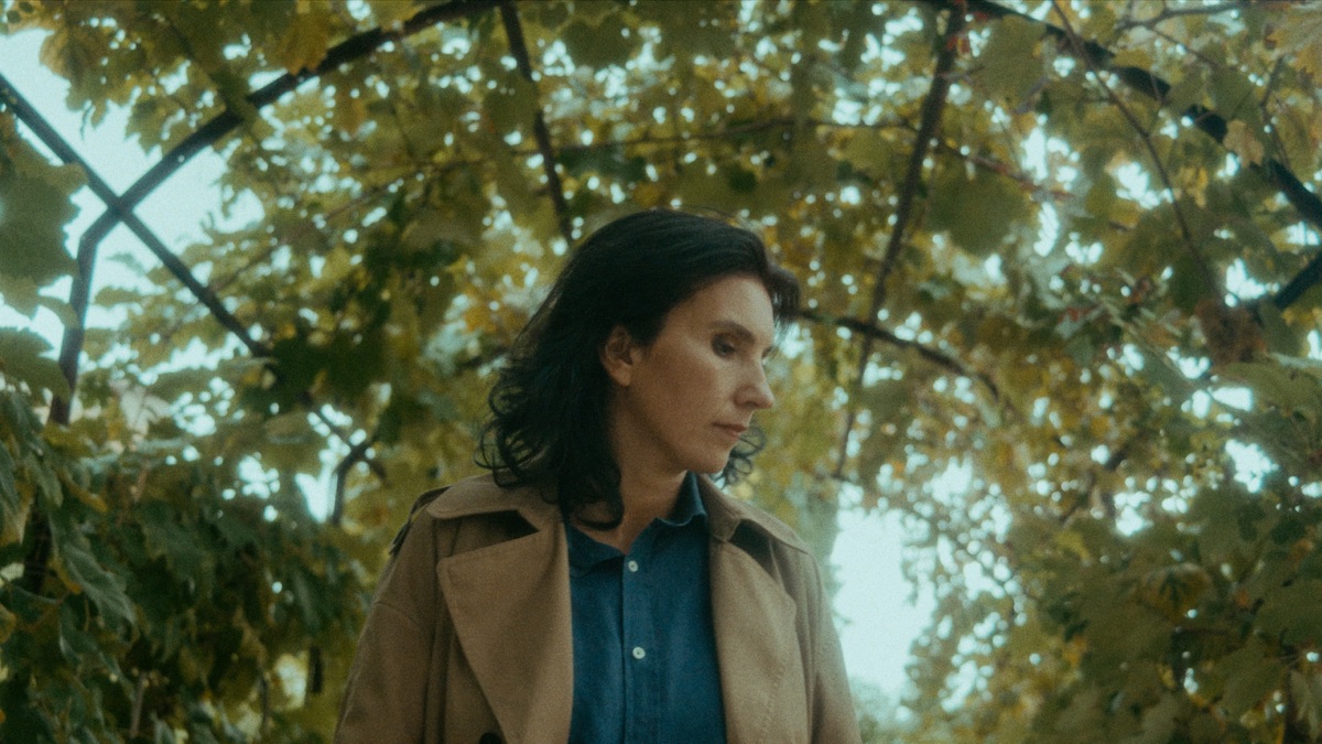 ‎Mirando - Music Video by Olivia Belli, Louisa Fuller, John Metcalfe & Chris Worsey - Apple Music