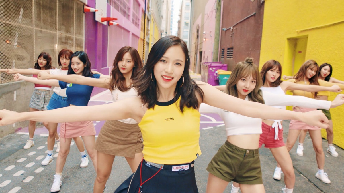‎LIKEY - TWICE의 뮤직비디오 - Apple Music