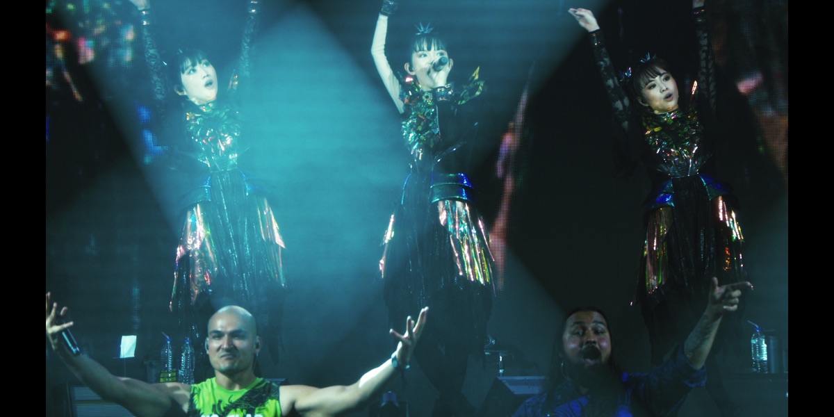 Kon! Kon! - Music Video by BABYMETAL & Bloodywood - Apple Music