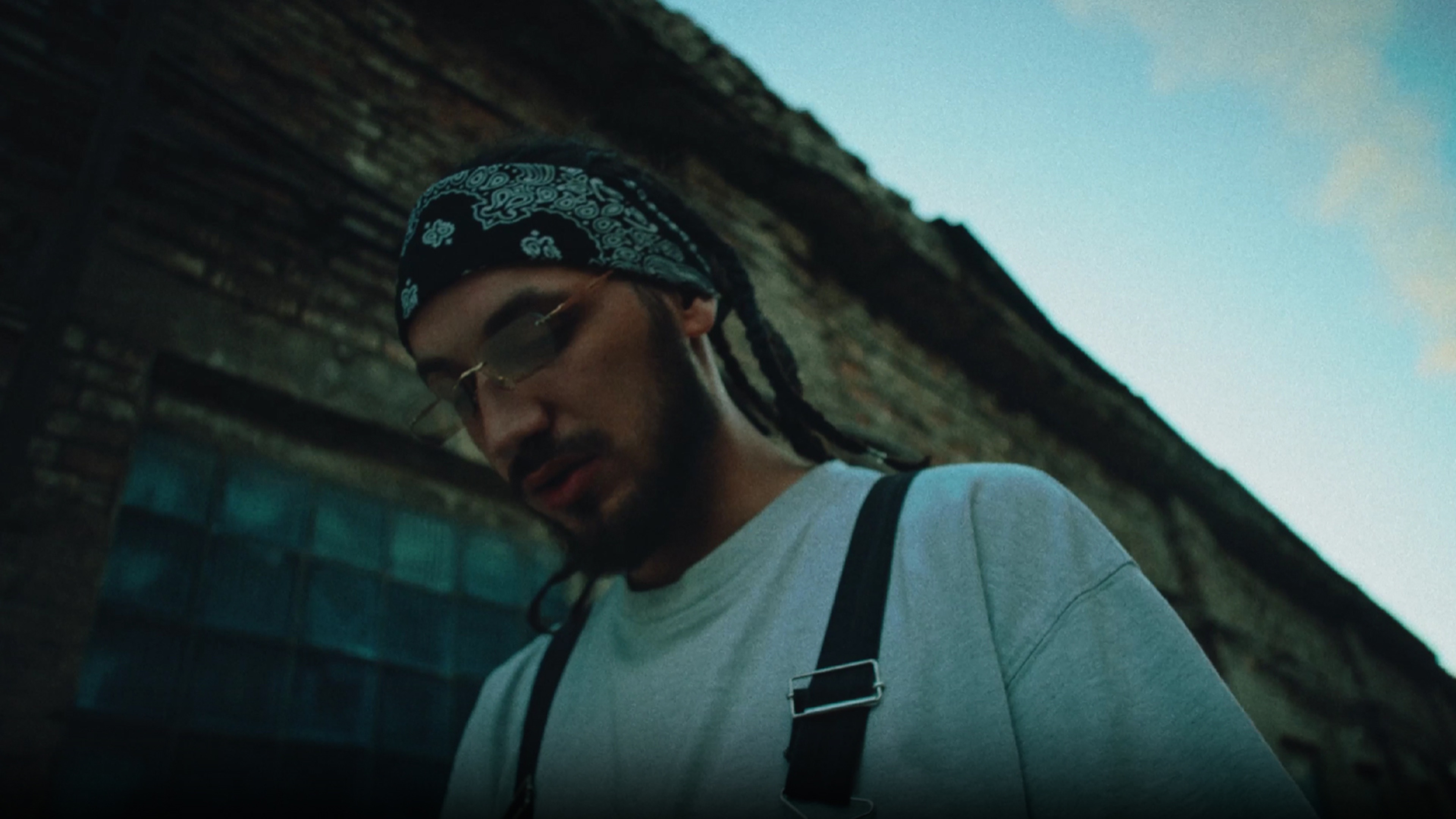 Что делать подростку? (feat. Sisl) by The OM & Белый