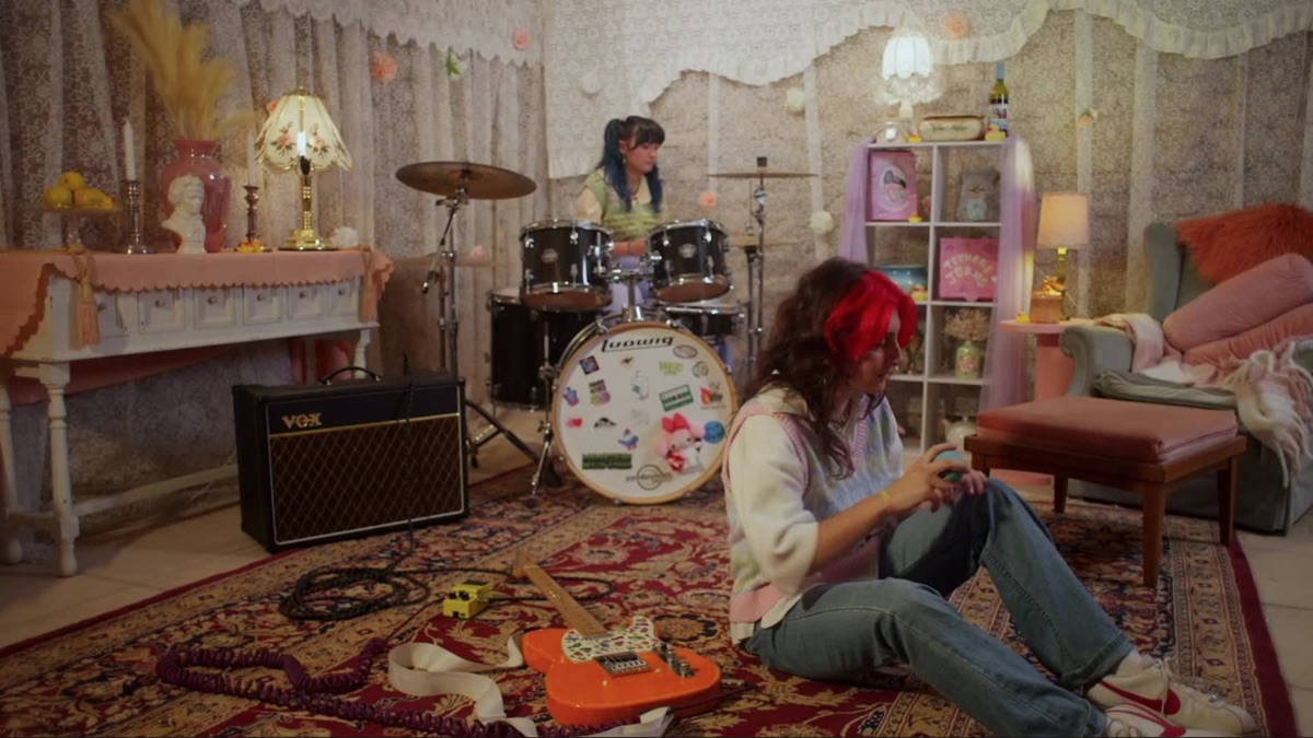 ‎Terrible - Teenage Joansのミュージックビデオ - Apple Music