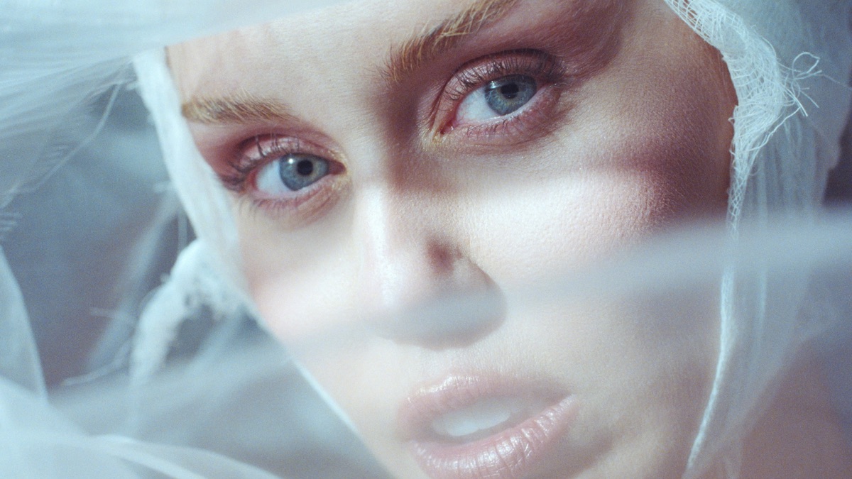 Secrets (feat. Lindsey Buckingham & Mick Fleetwood) - Miley Cyrus