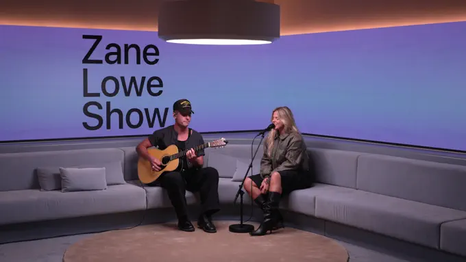 Kiss It Kiss It \(Live on Apple Music Radio\) by Reneé Rapp – Apple Music