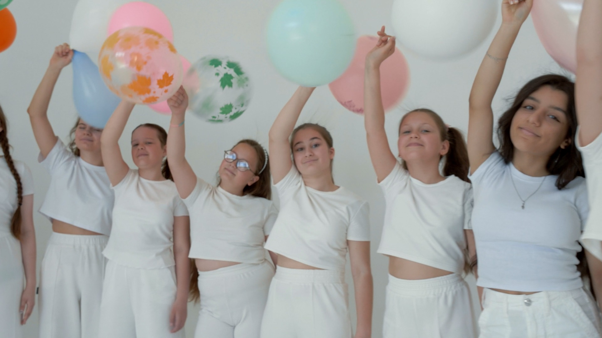 Только в детстве by Елена Сокольская & Хор "Селена"