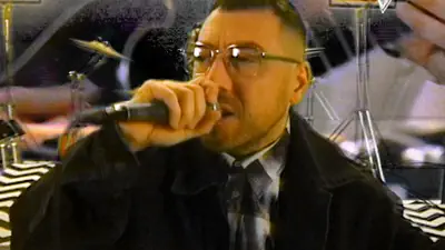Guarda il video musicale per Estate 1998 di Coez