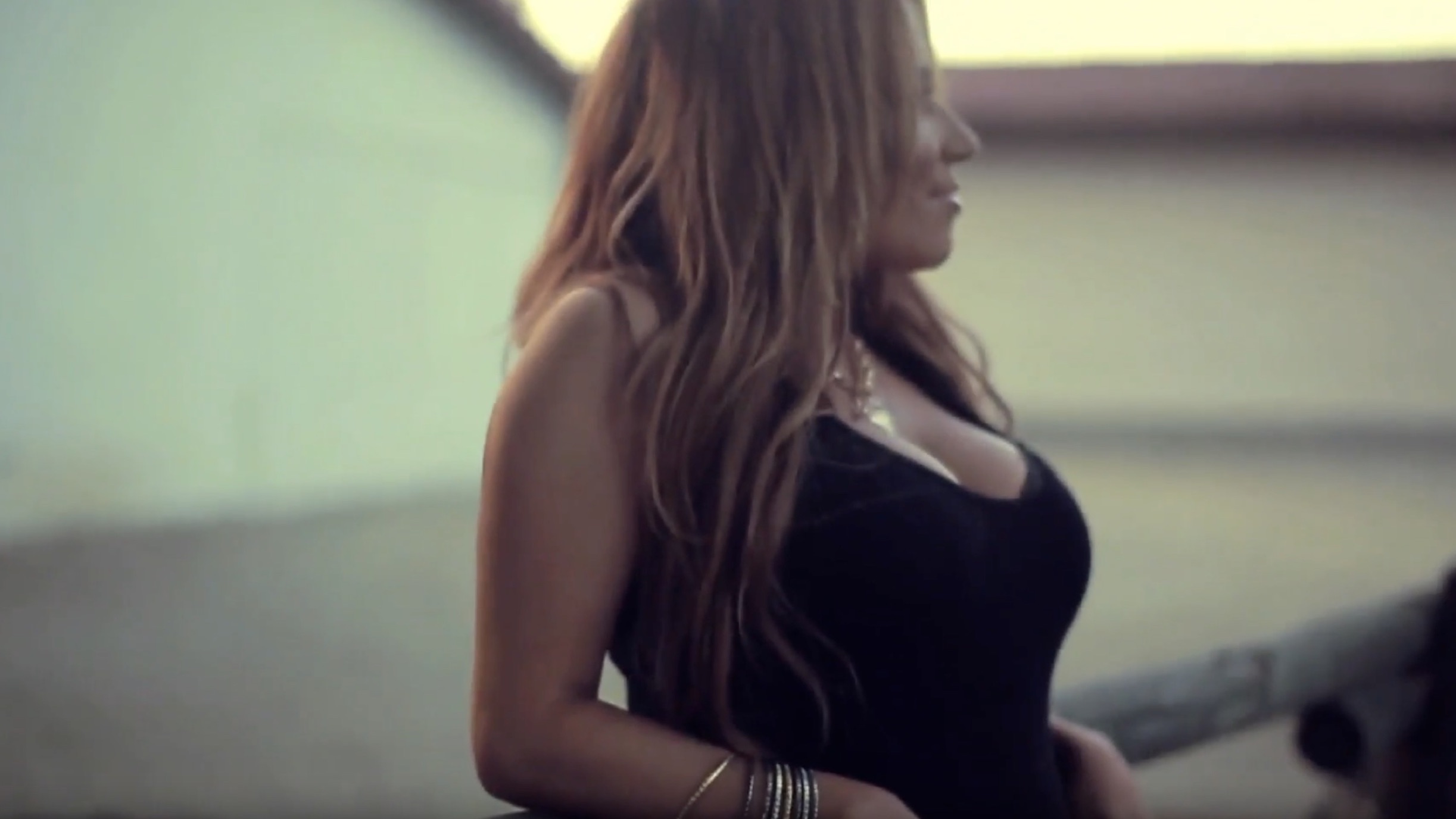Mexico (feat. Lil Rob) - Cecy Bのミュージックビデオ - Apple