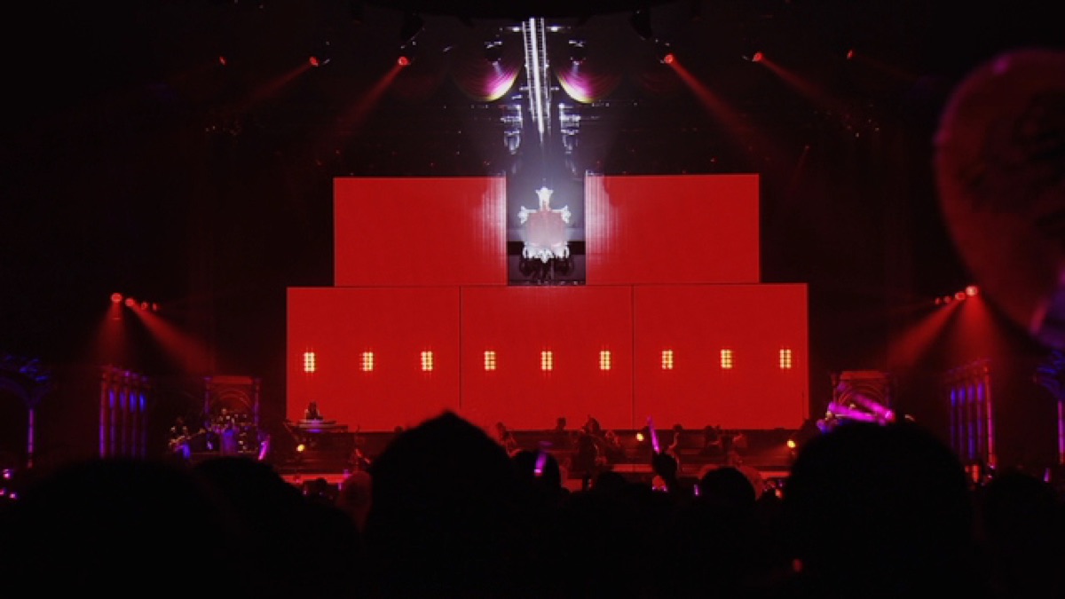 Amazon.co.jp: ayumi hamasaki 15th Anniversary TOUR ~A(ロゴ