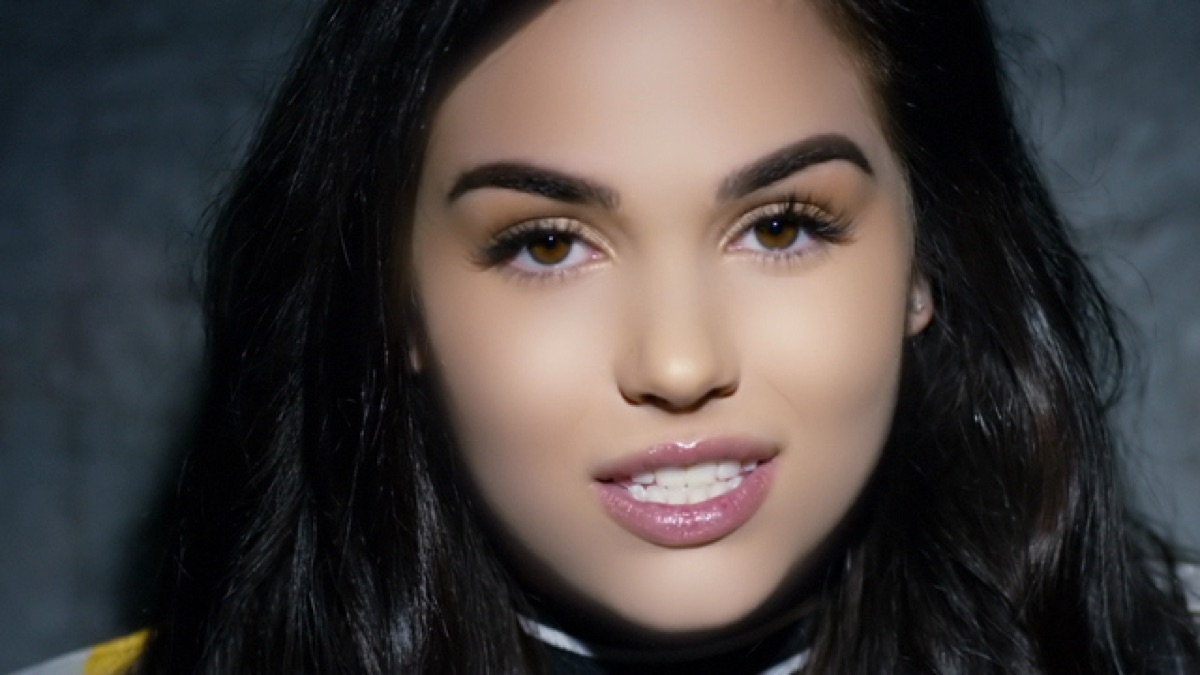 ‎Pretty Girl - Music Video by Maggie Lindemann - Apple Music