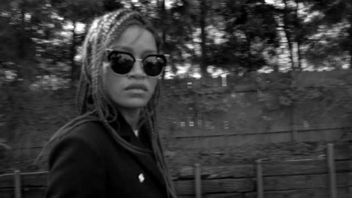 ‎Lauren - 琪琪·帕瑪的音樂影片 - Apple Music