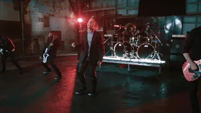 Guarda il video musicale per Song #3 di Stone Sour