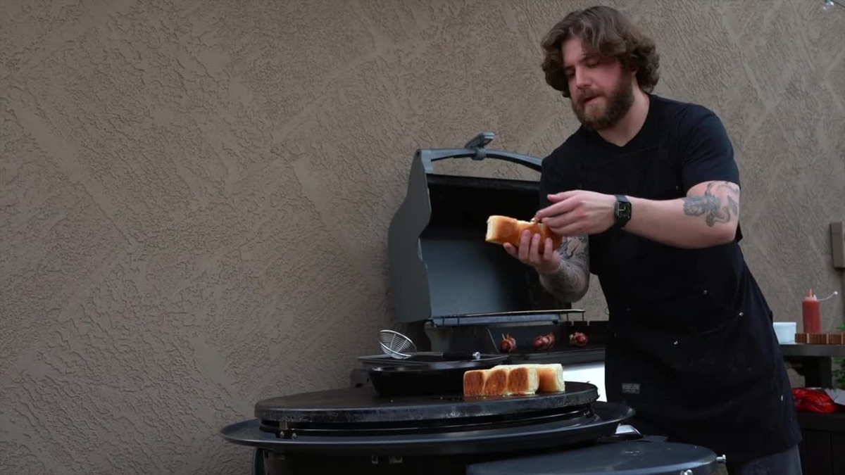 BBQ Bacon Hot Dogs er's Grill (Series 1, Episode 9) Apple TV (IE)