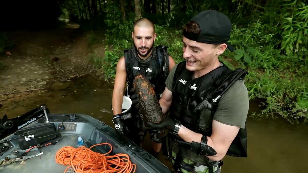 ‎Scouting the Military Base - Scuba Jake (Series 1, Episode 10) - Apple ...