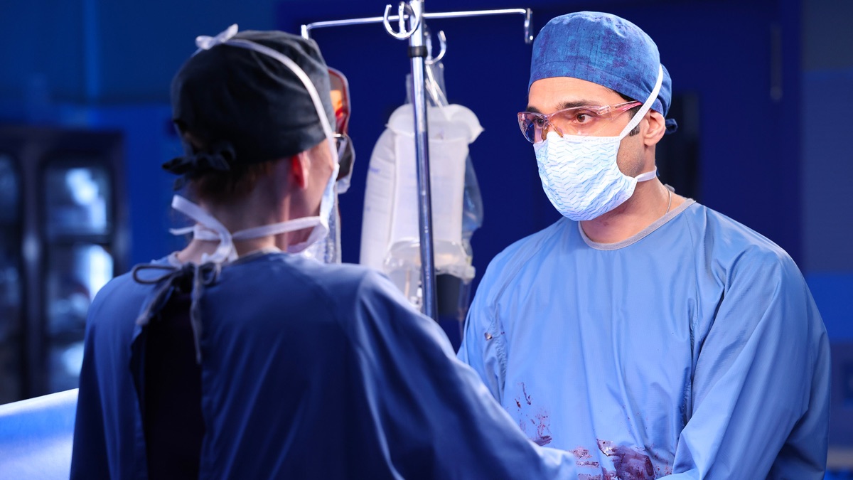 ‎A Square Peg in a Round Hole - Chicago Med (Series 7, Episode 7 ...