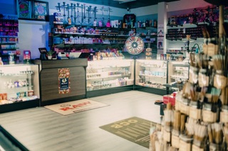 Nar Smokes & Vapes in Wilton Manors, FL United States