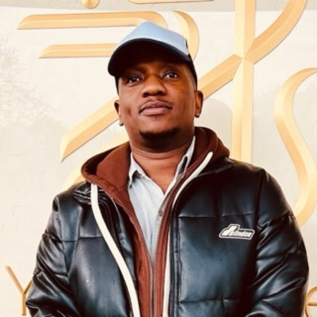 AppleMusic profile picture for @masterpieces