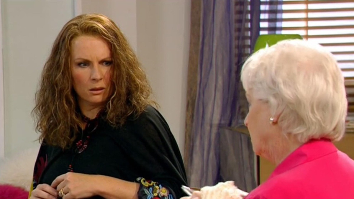 ‎Book Clubbin' - Absolutely Fabulous (Season 5, Episode 2) - Apple TV