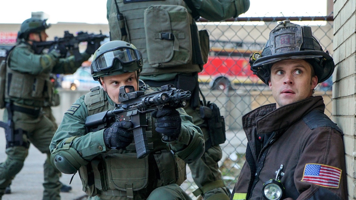 ‎O Céu Está a Cair - Chicago Fire (temporada 4, episódio 13) - Apple TV ...