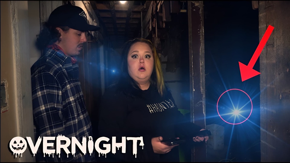 ‎Haunted Costume Shop You Won't Believe What Happened! Celina Spooky