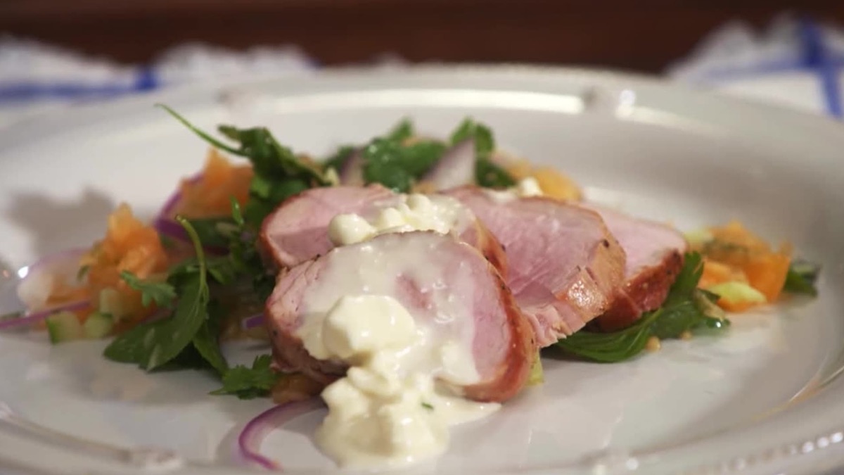 ‎When Pigs Fry - Sara's Weeknight Meals (Series 10, Episode 5) - Apple ...